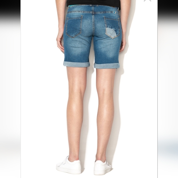 Desigual Magalie  Denim Shorts With sequins and embroidery Size 28 US - Picture 2 of 16
